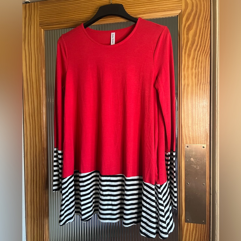 New red Zenana long sleeve top with pockets